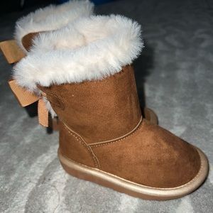 Baby girl brand new London Fog fur boots